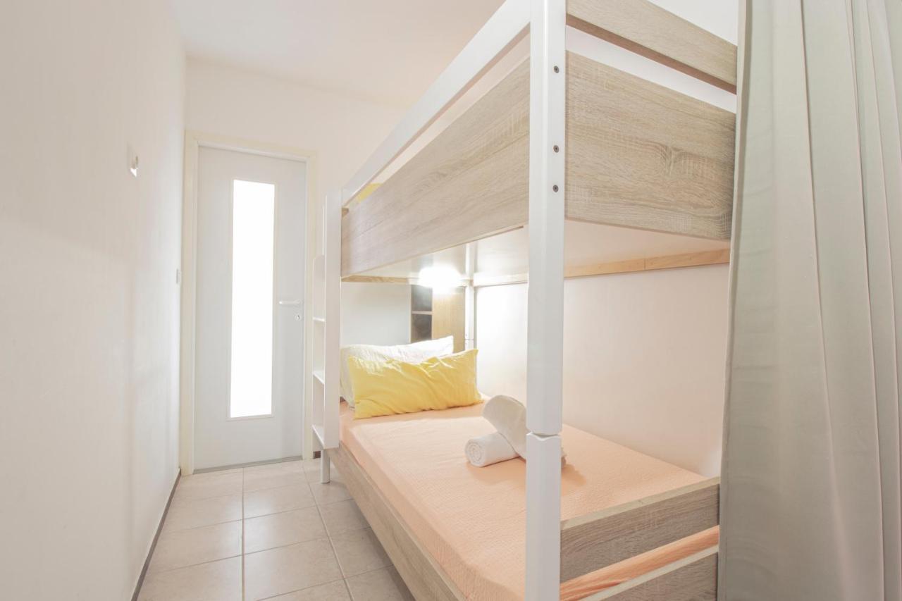 Galapagus Privat Beach & Boat Dock Apartamento Metajna Exterior foto