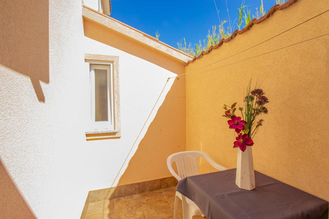 Galapagus Privat Beach & Boat Dock Apartamento Metajna Exterior foto