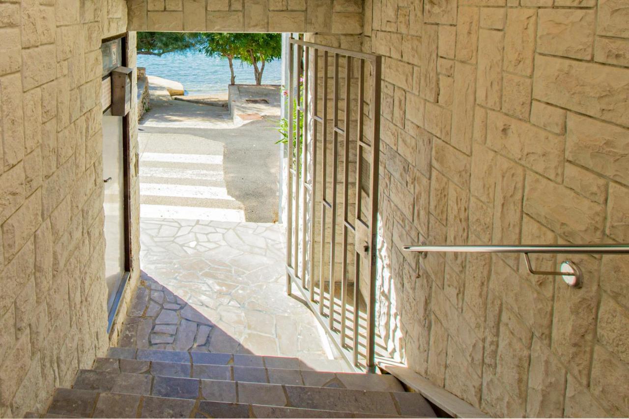 Galapagus Privat Beach & Boat Dock Apartamento Metajna Exterior foto